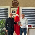 Balıca, yeni kitabını Başkan Topaloğlu’na takdim etti