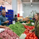 Başkan Akın Yalı Mahallesi’nde Esnaf ve Vatandaşlarla Buluştu