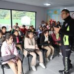 Kartepe’de Minik Öğrenciler Trafik Kurallarını Uygulamalı Öğreniyor